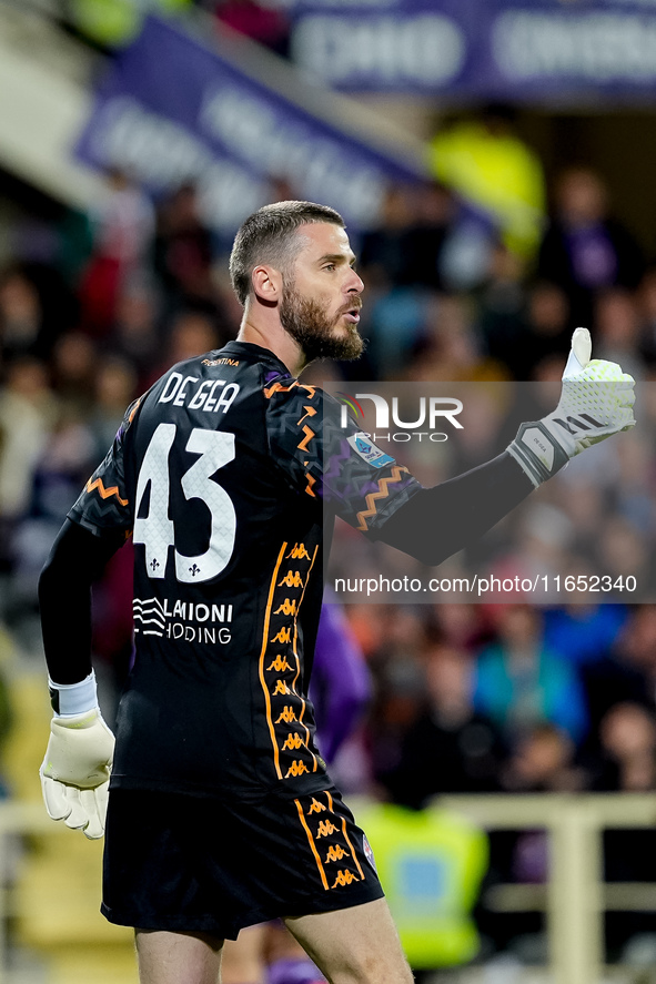 Thumbs up from David De Gea during the Serie A Enilive match between ACF Fiorentina and AC Milan at Stadio Artemio Franchi on October 06, 20...