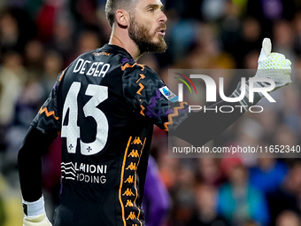 Thumbs up from David De Gea during the Serie A Enilive match between ACF Fiorentina and AC Milan at Stadio Artemio Franchi on October 06, 20...