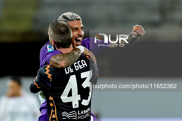 David De Gea of ACF Fiorentina celebrates with Dodo  after Albert Gudmundsson scored second goal during the Serie A Enilive match between AC...