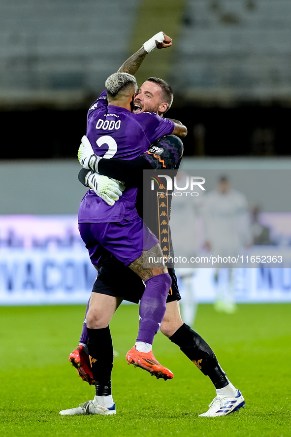 David De Gea of ACF Fiorentina celebrates with Dodo  after Albert Gudmundsson scored second goal during the Serie A Enilive match between AC...