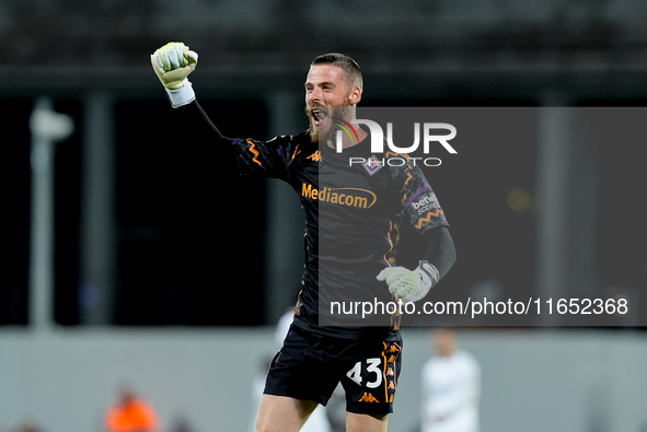 David De Gea of ACF Fiorentina celebrates after Albert Gudmundsson scored second goal during the Serie A Enilive match between ACF Fiorentin...