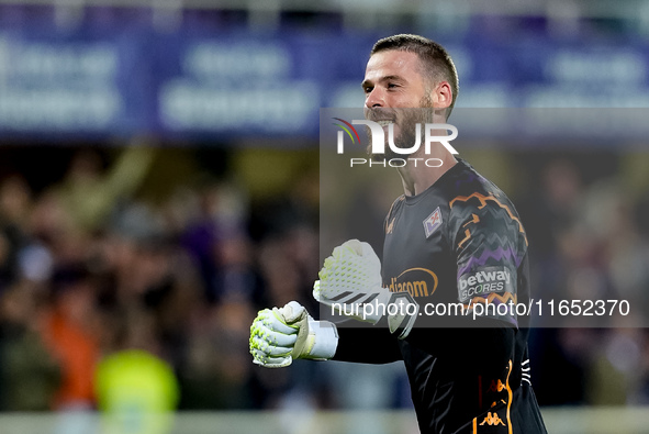 David De Gea of ACF Fiorentina celebrates after Albert Gudmundsson scored second goal during the Serie A Enilive match between ACF Fiorentin...