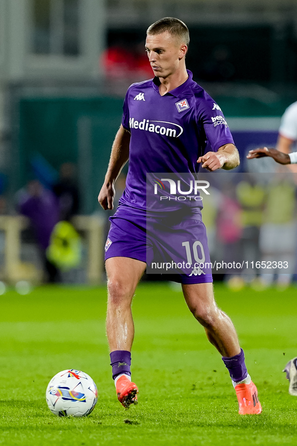 Albert Gudmundsson of ACF Fiorentina during the Serie A Enilive match between ACF Fiorentina and AC Milan at Stadio Artemio Franchi on Octob...