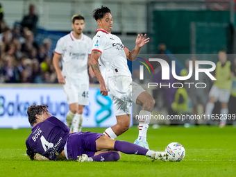 Edoardo Bove of ACF Fiorentina and Tijjani Reijnders of AC Milan compete for the ball during the Serie A Enilive match between ACF Fiorentin...