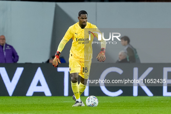 Mike Maignan of AC Milan during the Serie A Enilive match between ACF Fiorentina and AC Milan at Stadio Artemio Franchi on October 06, 2024...