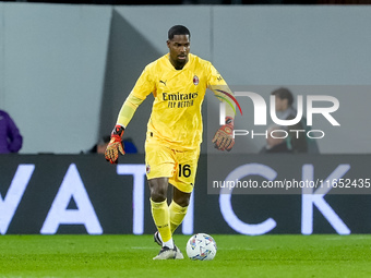 Mike Maignan of AC Milan during the Serie A Enilive match between ACF Fiorentina and AC Milan at Stadio Artemio Franchi on October 06, 2024...