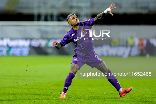 Dodo of ACF Fiorentina celebrates the victory during the Serie A Enilive match between ACF Fiorentina and AC Milan at Stadio Artemio Franchi...