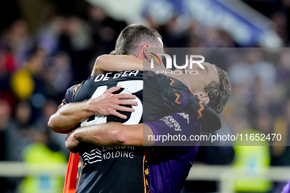 David De Gea of ACF Fiorentina celebrates the victory with Edoardo Bove during the Serie A Enilive match between ACF Fiorentina and AC Milan...