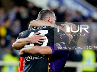 David De Gea of ACF Fiorentina celebrates the victory with Edoardo Bove during the Serie A Enilive match between ACF Fiorentina and AC Milan...