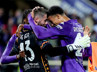 David De Gea of ACF Fiorentina celebrates the victory with Amir Richardson during the Serie A Enilive match between ACF Fiorentina and AC Mi...