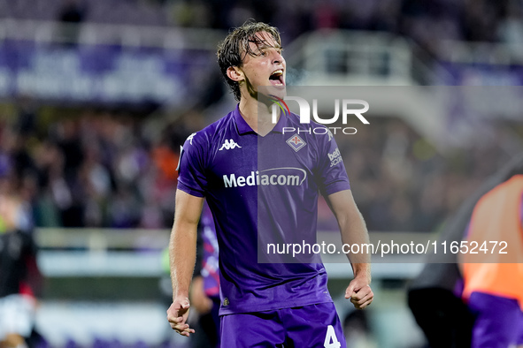 Edoardo Bove of ACF Fiorentina celebrates the victory during the Serie A Enilive match between ACF Fiorentina and AC Milan at Stadio Artemio...