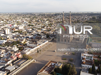 The Basilica of Lujan welcomes thousands of faithful from around the world who come to ask for or thank the Patroness of Argentina in Lujan,...