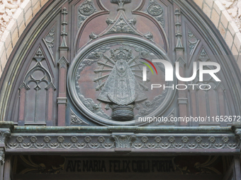 The Basilica of Lujan welcomes thousands of faithful from around the world who come to ask for or thank the Patroness of Argentina in Lujan,...