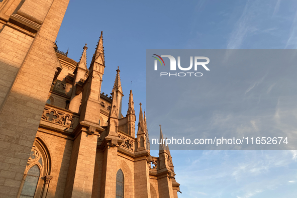 The Basilica of Lujan welcomes thousands of faithful from around the world who come to ask for or thank the Patroness of Argentina in Lujan,...