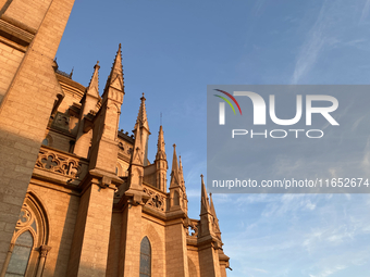 The Basilica of Lujan welcomes thousands of faithful from around the world who come to ask for or thank the Patroness of Argentina in Lujan,...