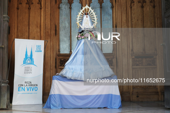 The Basilica of Lujan welcomes thousands of faithful from around the world who come to ask for or thank the Patroness of Argentina in Lujan,...