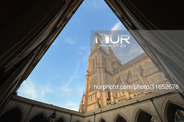 The Basilica of Lujan welcomes thousands of faithful from around the world who come to ask for or thank the Patroness of Argentina in Lujan,...