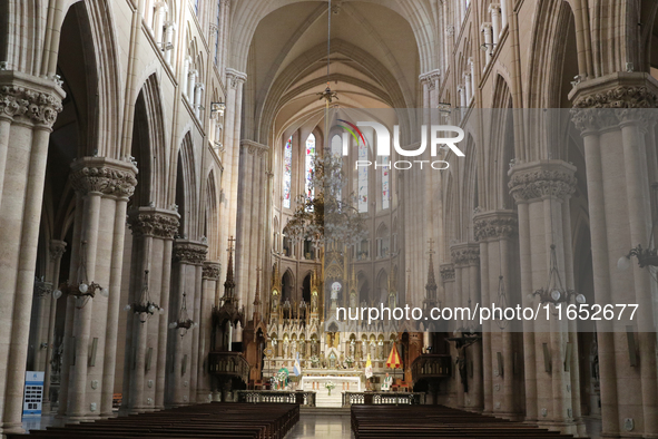 The Basilica of Lujan welcomes thousands of faithful from around the world who come to ask for or thank the Patroness of Argentina in Lujan,...