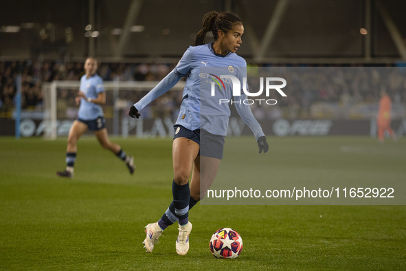 Mary Fowler #8 of Manchester City W.F.C. participates in the UEFA Women's Champions League Group D match between Manchester City and FC Barc...