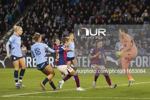 Ayaka Yamashita #31 (GK) of Manchester City W.F.C. makes a save during the UEFA Women's Champions League Group D match between Manchester Ci...