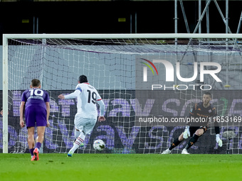 Theo Hernandez of AC Milan misses the penalty kick during the Serie A Enilive match between ACF Fiorentina and AC Milan at Stadio Artemio Fr...