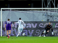 Theo Hernandez of AC Milan misses the penalty kick during the Serie A Enilive match between ACF Fiorentina and AC Milan at Stadio Artemio Fr...