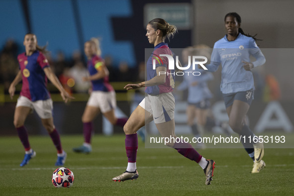 Mapi Maria Leon #4 of FC Barcelona plays during the UEFA Women's Champions League Group D match between Manchester City and FC Barcelona at...