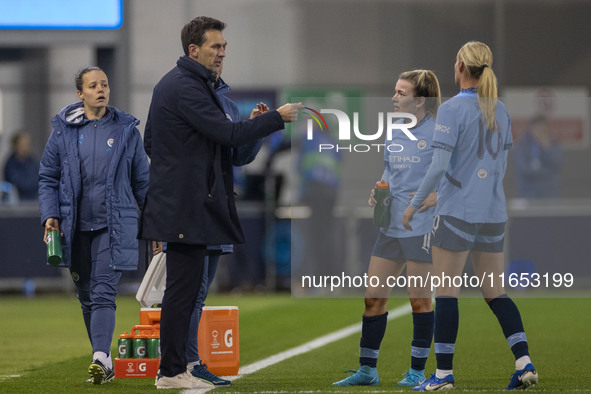 Manchester City W.F.C. manager Gareth Taylor gives instructions to Jill Roord #10 of Manchester City W.F.C. during the UEFA Women's Champion...