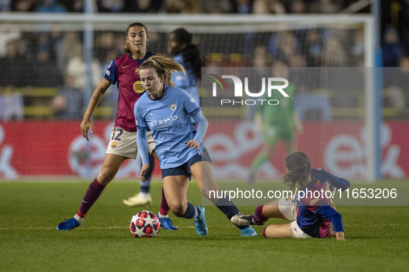 Lauren Hemp #11 of Manchester City W.F.C. is in action during the UEFA Women's Champions League Group D match between Manchester City and FC...