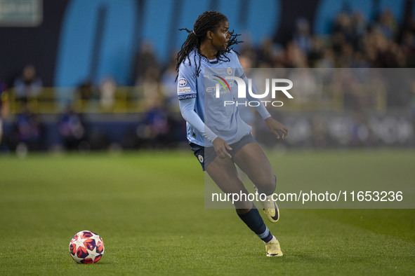 Khadija Shaw #21 of Manchester City W.F.C. is in action during the UEFA Women's Champions League Group D match between Manchester City and F...