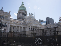 The Argentine National Congress is surrounded by the mobilization against the veto of the university financing law in Buenos Aires, Argentin...