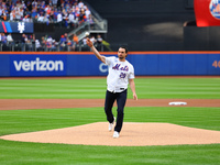 Former New York Mets stars Daniel Murphy and Bartolo Colon participate in the ceremonial first pitch before Game 4 of the baseball NL Divisi...