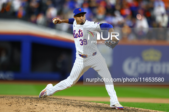 New York Mets relief pitcher Edwin Diaz #39 throws during the ninth inning in Game 4 of a baseball NL Division Series against the Philadelph...