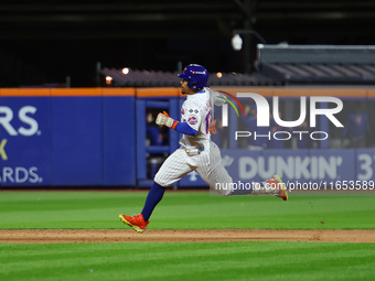 Francisco Lindor #12 of the New York Mets doubles during the fifth inning in Game 4 of the baseball NL Division Series against the Philadelp...