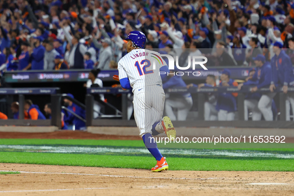 New York Mets player Francisco Lindor #12 hits a grand slam home run during the sixth inning in Game 4 of a baseball NL Division Series agai...