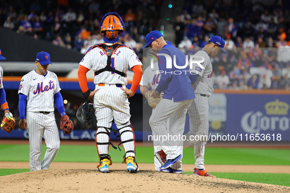 New York Mets manager Carlos Mendoza #64 removes pitcher Jose Quintana #62 from the game during the sixth inning in Game 4 of the baseball N...