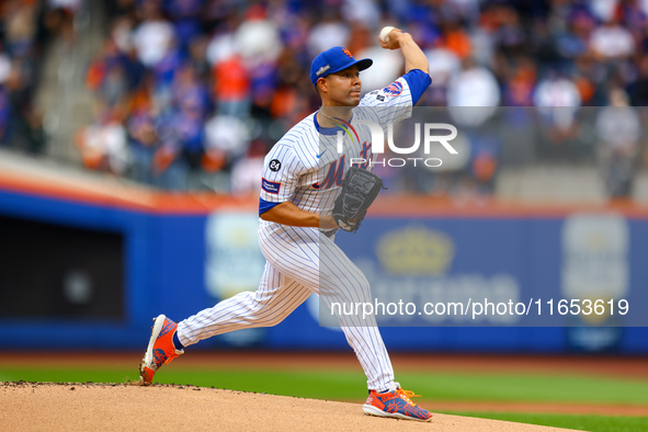 New York Mets starting pitcher Jose Quintana #62 throws during the first inning in Game 4 of a baseball NL Division Series against the Phila...