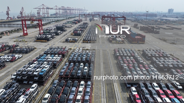 A batch of cars is about to be exported to overseas markets through frame transport at the International Container Terminal in Taicang Port...