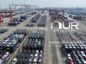 A batch of cars is about to be exported to overseas markets through frame transport at the International Container Terminal in Taicang Port...