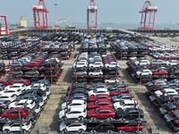 A batch of cars is about to be exported to overseas markets through frame transport at the International Container Terminal in Taicang Port...