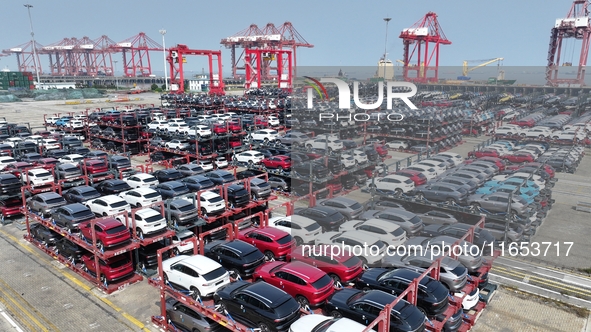 A batch of cars is about to be exported to overseas markets through frame transport at the International Container Terminal in Taicang Port...