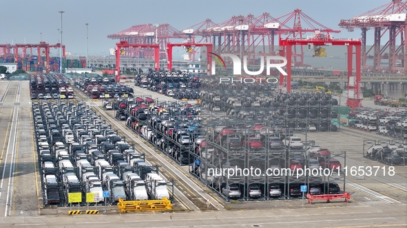 A batch of cars is about to be exported to overseas markets through frame transport at the International Container Terminal in Taicang Port...