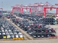 A batch of cars is about to be exported to overseas markets through frame transport at the International Container Terminal in Taicang Port...