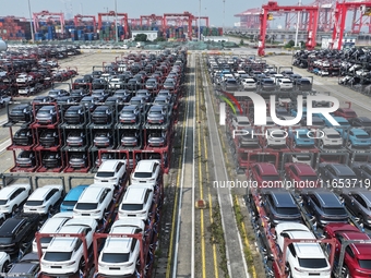 A batch of cars is about to be exported to overseas markets through frame transport at the International Container Terminal in Taicang Port...