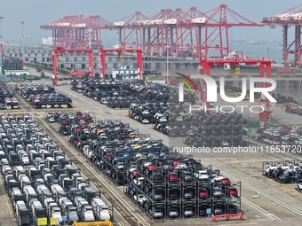 A batch of cars is about to be exported to overseas markets through frame transport at the International Container Terminal in Taicang Port...