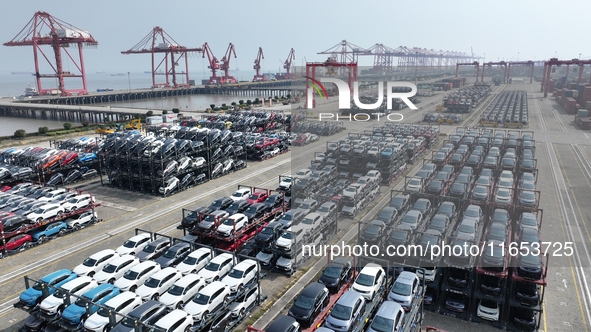 A batch of cars is about to be exported to overseas markets through frame transport at the International Container Terminal in Taicang Port...