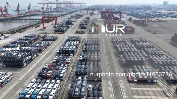 A batch of cars is about to be exported to overseas markets through frame transport at the International Container Terminal in Taicang Port...