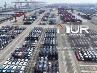 A batch of cars is about to be exported to overseas markets through frame transport at the International Container Terminal in Taicang Port...