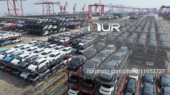 A batch of cars is about to be exported to overseas markets through frame transport at the International Container Terminal in Taicang Port...