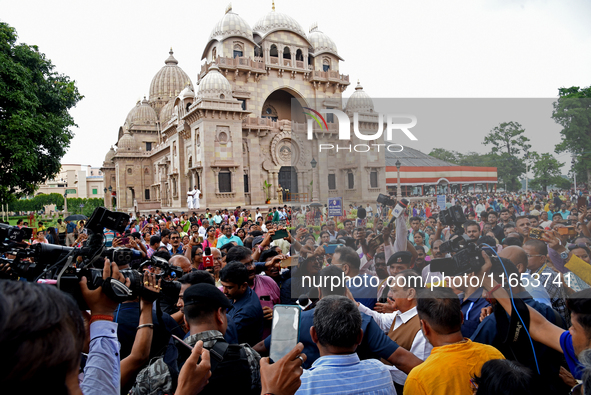 Union Minister and BJP National President Shri Jagat Prakash Nadda greets people in front of Belur Math along with Dr. Sukanta Majumder, Uni...